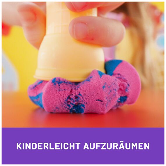Kinetic Sand Softeis Station - mit 396 g original kinetischem Sand aus Schweden, erfüllt alle gesetzlichen Anforderungen, mit Zubehör für kreatives Indoor-Sandspiel, für Kinder ab 3 Jahren
