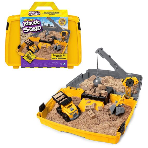 Kinetic Sand Baustellen Koffer - mit 907 g original kinetischem Sand aus Schweden, erfüllt alle gesetzlichen Anforderungen, mit Fahrzeug und Zubehör für Indoor-Sandspiel, für Kinder ab 3 Jahren