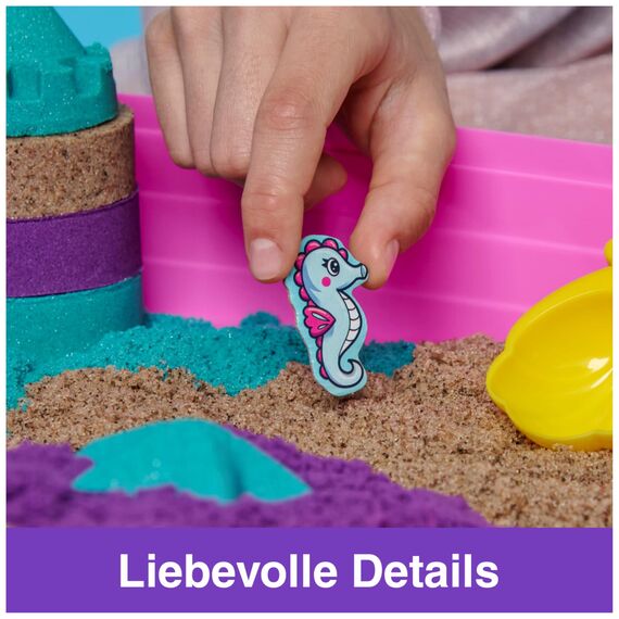 Kinetic Sand Meerjungfrauen Koffer - mit 934 g original kinetischem Sand aus Schweden, erfüllt alle gesetzlichen Anforderungen, mit 6 Förmchen für kreatives Indoor-Sandspiel, für Kinder ab 3 Jahren