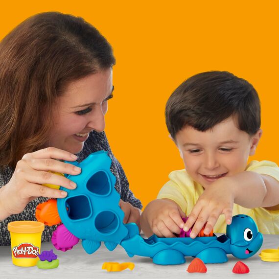 Play-Doh Bunter Dino Dinosaurier-Spielzeug mit Formen und Werkzeugen, Bastelunterlage und 6 bunten Dose Knete, Bastelset und aktivität für Mädchen und Jungen und Fans von Dinos ab 2 Jahren