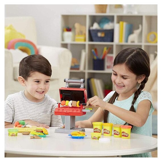 Play-Doh Kitchen Creations Grillstation Spielset für Kinder ab 3 Jahren mit 6 Farben und 7 Zubehörteilen, Mehrfarbig