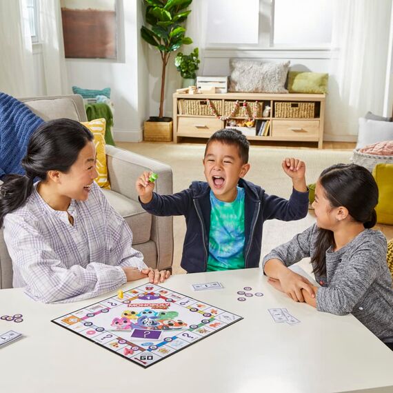 Monopoly Junior, das Klassische Brettspiel für Kinder ab 4 Jahren, 2-seitiger Spielplan - leicht verständlich und dennoch spannend, für die Familie
