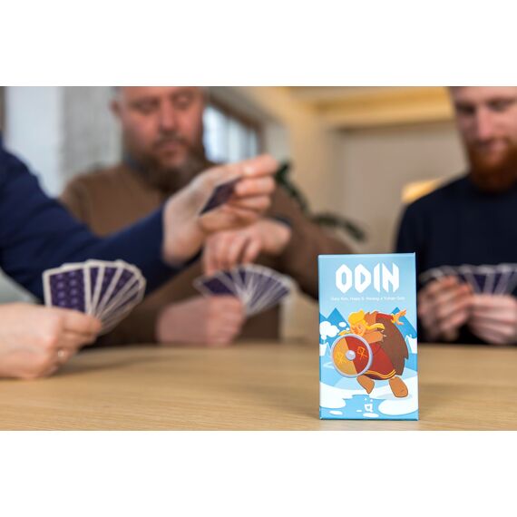 Helvetiq | Odin | Kartenspiele | Inspiriert von den Wikingern | Gesellschaftsspiele ab 7 Jahre | Spiele für Erwachsene | Kombiniert Wikingerkarten, um zu gewinnen | Für 2-8 Spieler ab 7 Jahren