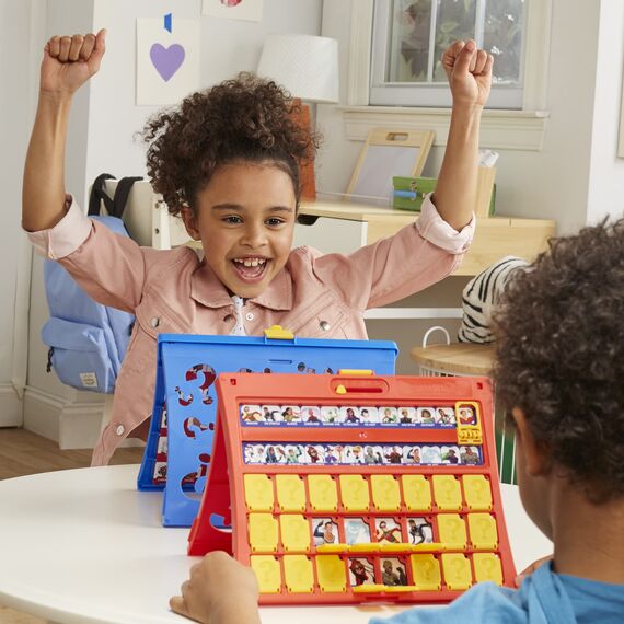 Hasbro Gaming Wer ist es? Ratespiel, Brettspiel für Kinder ab 6 Jahren, für 2 Spieler – spannendes Spiel für die ganze Familie