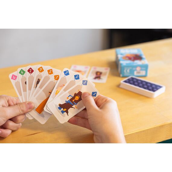 Helvetiq | Odin | Kartenspiele | Inspiriert von den Wikingern | Gesellschaftsspiele ab 7 Jahre | Spiele für Erwachsene | Kombiniert Wikingerkarten, um zu gewinnen | Für 2-8 Spieler ab 7 Jahren
