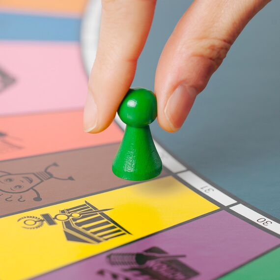 Alleswisser - Das Brettspiel mit App, interaktives Quiz-, Wissens- und Familienspiel für iOS und Android mit Tasche im Kunst & Kultur-Layout