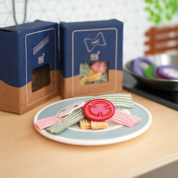 small foot Pasta-Koch-Set "fresh" für die Kinderküche, inkl. Kochtopf, Sieb, Geschirr und Nudeln, ab 3 Jahren, 12292