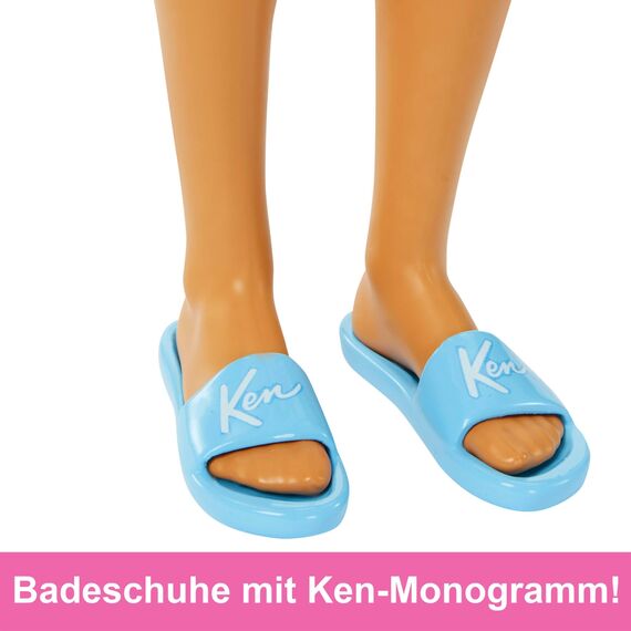 Barbie Ken - Blonde Puppe mit blauem Hemd und Badehose, Strand-Accessoires und Wasserball für kreatives Spielen, für Kinder ab 3 Jahren, HPL74
