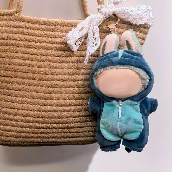 Grüner Dinosaurier-Overall Kleidung für Labubu, EIN-teilige 17cm Puppenbekleidung mit Kapuze, Geschenkidee für Jungen und Mädchen, 1 Stück (Ohne Labubu-Puppe)