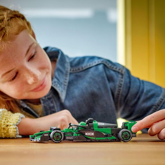 LEGO Speed Champions Kick Sauber F1 Team C44 Rennauto - Spielzeug mit Formel 1 Minifigur zum Sammeln - Bauset - Geschenk für Jungen & Mädchen ab 10 Jahren und Erwachsene Motorsport Fans 77247
