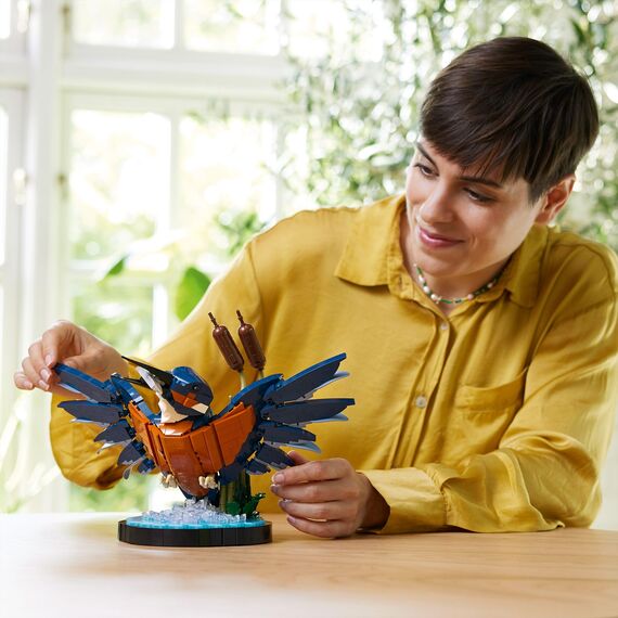 LEGO Icons Eisvogel Modellbausatz für Erwachsene, Vogel-Modell fürs Wohnzimmer oder Büro, Wohn- und Homeoffice-Deko, Geschenk für Vogelliebhaber und Ornithologen, Frauen und Männer 10331