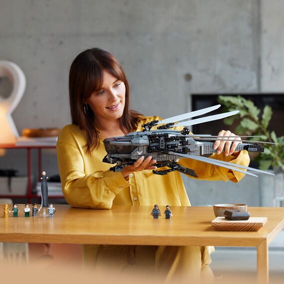 LEGO 10327 Icons Dune Atreides Royal Ornithopter, Set zum Sammeln für Erwachsene, Film-Geschenk für Männer, Frauen und Fans, Modell-Flugzeug mit 8 Figuren, darunter Paul Atreides und Baron Harkonnen