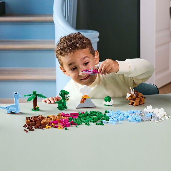 LEGO Classic Kreative Dinosaurier, Bauset mit Modellen und Tierfiguren aus Steinen, fantasievolles Spielerlebnis, Geschenk für Jungen und Mädchen ab 5 Jahren, inklusive T.Rex und Triceratops 11041
