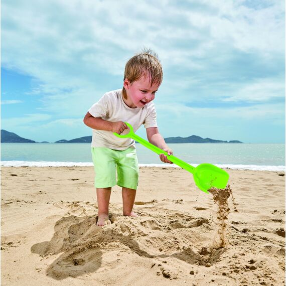 Hape Starke Schaufel, Länge 40cm, Grün - Robuste Sandschaufel für Strand, Sandkasten und Garten, Outdoor Buddelspielzeug für Kleinkinder, Sandspielzeug für Kinder ab 18 Monaten