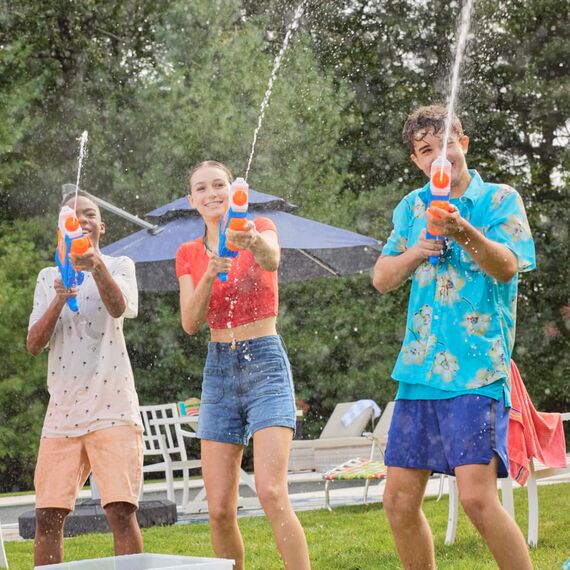Nerf Super Soaker Flip Fill Wasserblaster, Spritzpistole mit 4 Modi, schnelles Befüllen, Outdoor-Spielzeug mit 887 ml Tank, für Jungen und Mädchen (Packung mit 2)