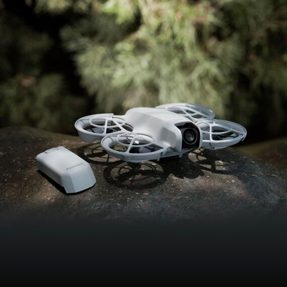 DJI Neo Combo mit 2 Akkus, Minidrohne mit 4K UHD-Kamera für Erwachsene, 135g Follow Me Drohne mit Handstart, Motivverfolgung, QuickShots, stabilisiertes Video, Propellerschutz (Controllerfrei)