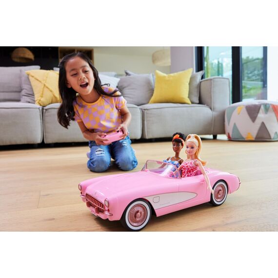 Hot Wheels Ferngesteuertes Auto, R/C Barbie Corvette - ferngesteuertes Fahrzeug, 1956 Corvette Stingray, 2,4 GHz Frequenz, bis zu 8 km/h, Platz für 2 Barbie-Puppen, HPW40