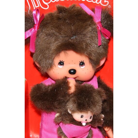 Sekiguchi 236200 - Original Monchhichi Mutter mit Baby, Plüschfigur mit pinkem Kleid und Schleife im Haar, ca. 20 cm großes Kuscheltier aus braunem Plüsch
