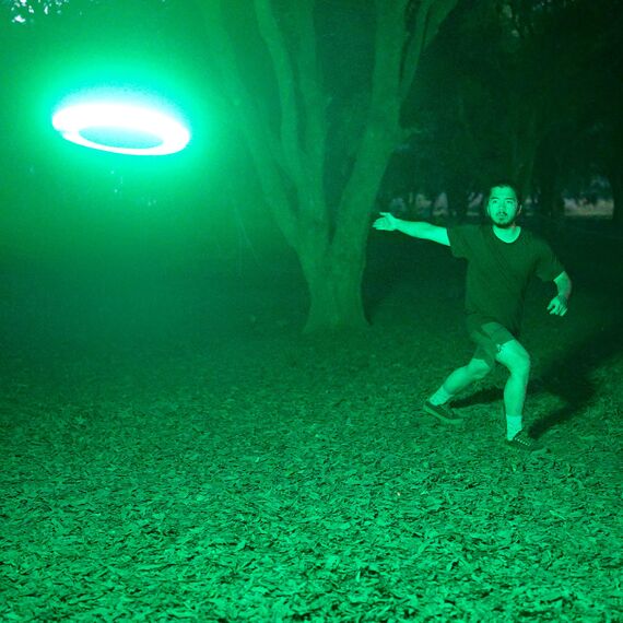 TOSY Flying Disc – 108 RGB-LEDs (Mehrfarbig), hell, Smart-Modi, Ostergeschenk, Outdoor-Spielzeug für Kinder & Erwachsene, Auto-Aufleuchten, wiederaufladbar, wasserdicht, 175 g