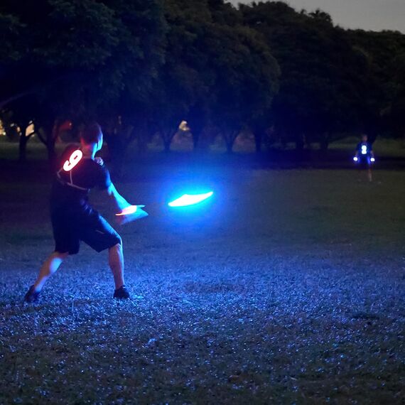 TOSY Flying Disc – 36 einfarbige LEDs, hell, Smart-Modi, Ostergeschenk, Outdoor-Spielzeug für Kinder & Erwachsene, Auto-Aufleuchten, wiederaufladbar, wasserdicht, 175 g