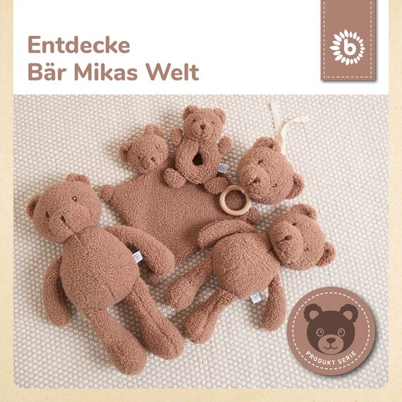 Bieco Kuscheltier Bär Mika mit Rassel | Teddybär aus Bouclé | Baby Plüsch Bär Stofftier | Plüschtier Teddy Rassel Tedy Bear Kuscheltier Plüschtier Baby Gute Besserung Teddy Bär ab 0 Monate