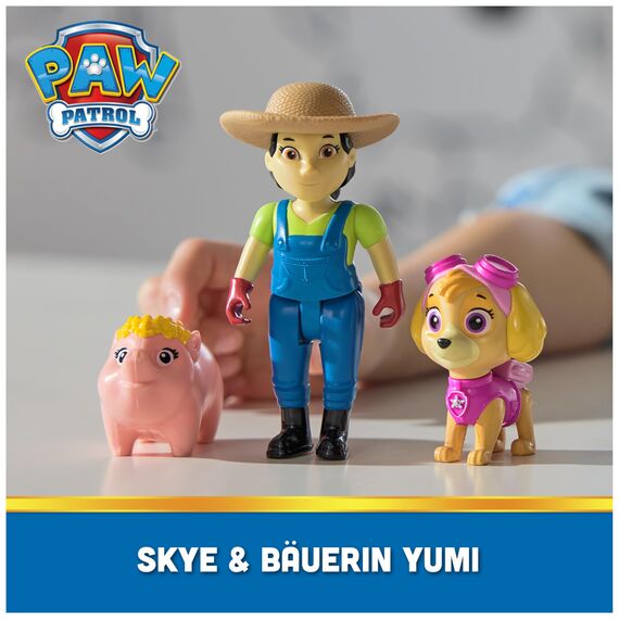 PAW PATROL Hero Pups – Actionfiguren-Set mit 1 Skye Hundefigur, 1 Bäuerin Yumi Figur und 1 Schweinchen, Spielzeug geeignet für Kinder ab 3 Jahren