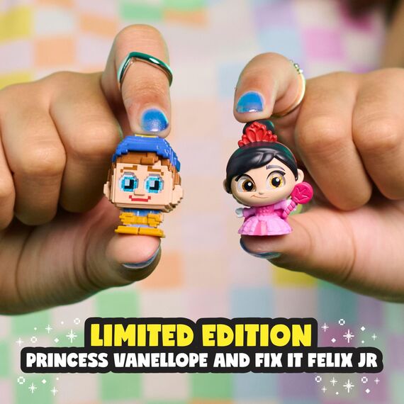Just Play Disney Doorables Pixel Perfect Multi Peek, 3,8 cm große Sammelfiguren, eine Überraschung hinter jeder Tür, Kinderspielzeug ab 5 Jahren (Packung mit 4)