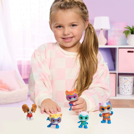 Just Play Disney Junior SuperKitties Heldenteam, 5-teiliges Figurenset, 5 cm große Sammelfiguren, Kinderspielzeug ab 3 Jahren