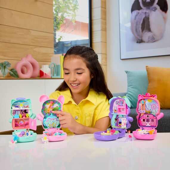 Polly Pocket Puppen und Spielset, Pony-Rodeo-Schatulle, Spielzeug für unterwegs mit 1 kleinen Puppe, Pferdchen, Zubehör für Mode und Essen, JCR39