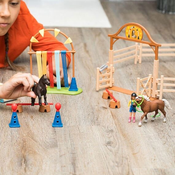 schleich Farm World | Pony Agility Starter-Set 42481 | Spielset mit 2 Ponys, Mädchen, Parcours & Zubehör | kombinierbar & kindgerecht gestaltet | Bauernhof Spielzeug für Kinder ab 3 Jahren | 41 Teile