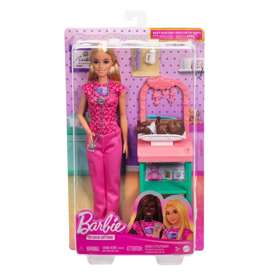 Barbie Kinderärztin-Puppe mit blonder Modepuppe und pinkfarbenem Kittel-Set, 1 Baby-Patientenpuppe mit Zubehör und Möbeln, JCR72