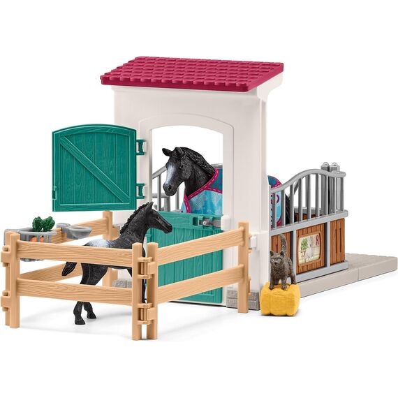 SCHLEICH Horse Club | Pferdebox mit Stute und Fohlen 42611 | Box, 2 Pferde, Paddock, viel Zubehör | Geschenk für Mädchen & Jungen | Kinder Pferde Spielzeug ab 5 Jahren | Set aus 34 Teilen