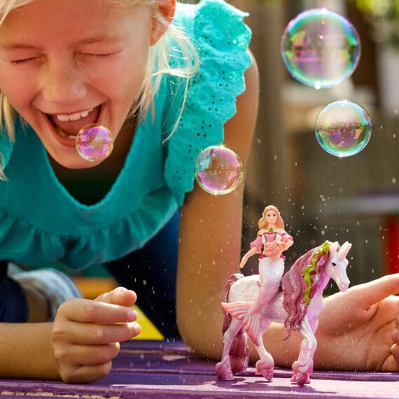 SCHLEICH BAYALA | Meerjungfrau Feya auf Unterwassereinhorn 70593 | mit Minikrabbe | detailgetreue Figuren | tolles Geschenk für Mädchen und Jungen | Spielfigur ab 5 Jahren | Set aus 3 Teilen