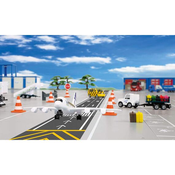 siku 6312, Flughafenset, Metall/Kunststoff, Weiß, Inkl. Verkehrsflugzeug, Catering-Fahrzeug, Anhänger mit Fluggasttreppe, Flughafenschlepper, Kofferanhänger und 5m langes Rollfeld-Tape