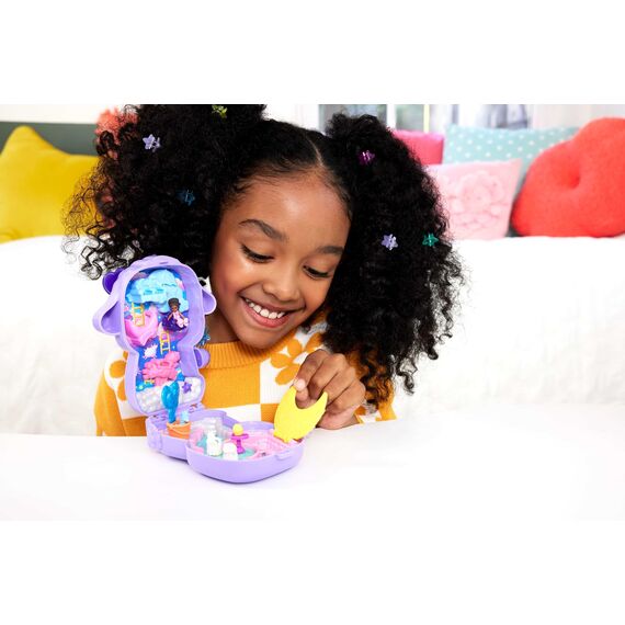 Polly Pocket Puppen und Spielset, Traumland-Schatulle in Lammform, Reisespielzeug mit 1 Minipuppe, Haustier-Einhorn, Futter- und Stylingzubehör, JCB15