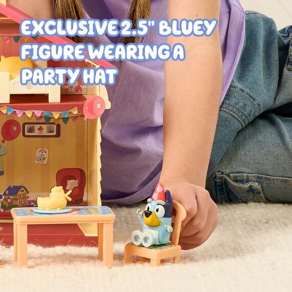 BlueY Blueys Feier zu Hause; Blueys Geburtstagsfeier; mit 11 Möbel-Spielzeugen, Zubehörteilen und Einer exklusiven Figur (6,3 cm); Haus feierlich dekorieren