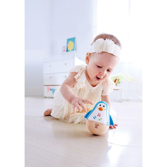 Hape Stehauf-Pinguin - Babyspielzeug aus Holz mit klingelnder Glocke, blau, Motorik- und Gleichgewichtsförderung, sensorisches Lernspielzeug für Babys ab 6 Monaten