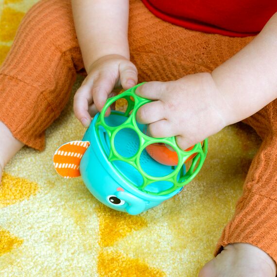 Bright Starts Giggle & Glow Leuchtende Rassel Leicht zu greifendes Oball Elefantenspielzeug, Neugeborene+, Unisex