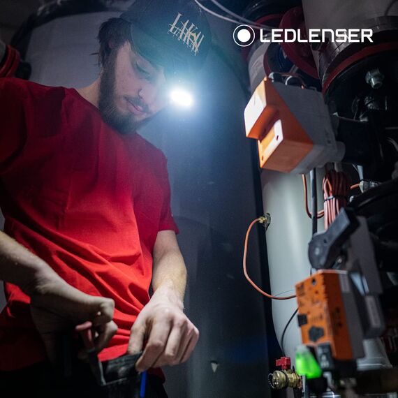 Ledlenser W1R Work Taschenlampe LED aufladbar | LED Lampe mit 220 Lumen | aufladbare Werkstattlampe und KFZ Werkzeug in einem | Lampe zum Arbeiten mit 7 Stunden Leuchtdauer | Baulampe | Handlampe