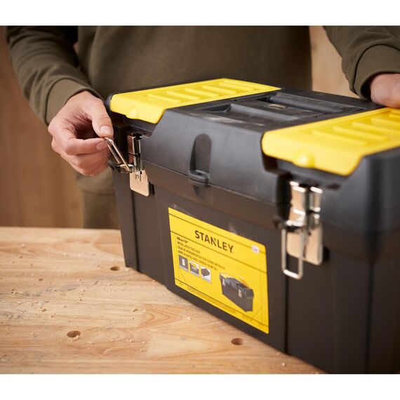 STANLEY Werkzeugbox Werkzeugkoffer leer Werkzeugkasten (19", 49x26x25cm, herausnehmbare Ablage, Box mit zwei Organizern für Werkzeuge, robuster Koffer mit Metallschließen, inkl. Griff) 1-92-066