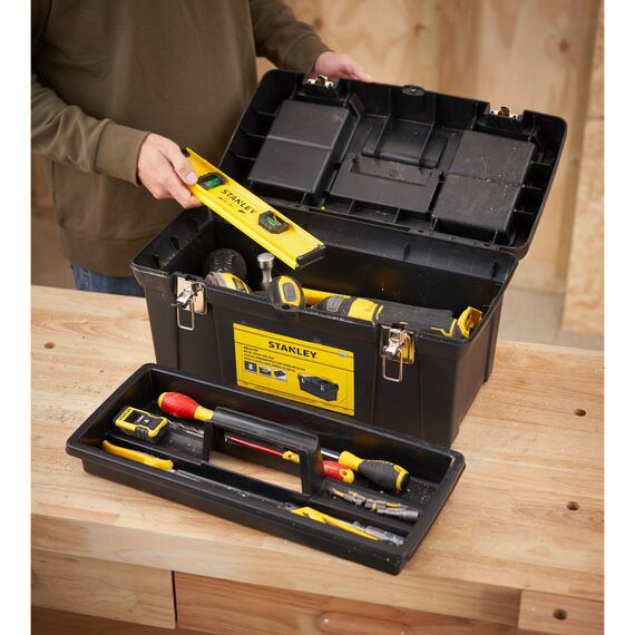 STANLEY Werkzeugbox Werkzeugkoffer leer Werkzeugkasten (19", 49x26x25cm, herausnehmbare Ablage, Box mit zwei Organizern für Werkzeuge, robuster Koffer mit Metallschließen, inkl. Griff) 1-92-066