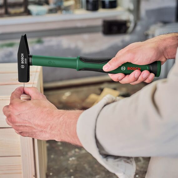 Bosch Easy Starter Handwerkzeug-Set, 14-teilig (Einstiegs-Werkzeug-Set für allgemeine Haushalts- und Heimwerkerarbeiten; Kombizange, Schraubendreher, Cuttermesser, Hammer; 10 Bits)