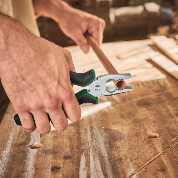 Bosch Easy Starter Handwerkzeug-Set, 14-teilig (Einstiegs-Werkzeug-Set für allgemeine Haushalts- und Heimwerkerarbeiten; Kombizange, Schraubendreher, Cuttermesser, Hammer; 10 Bits)
