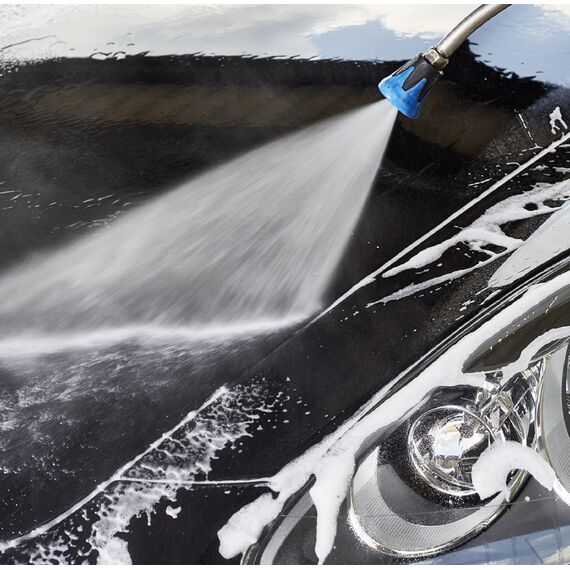 SONAX AutoShampoo Konzentrat (5 Liter) löst den Schmutz ohne die Wachs-Schutzschicht auf dem Lack anzugreifen | Art-Nr. 03145000