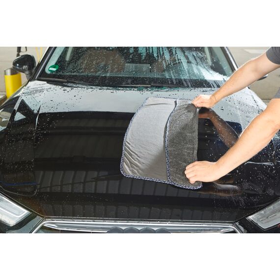SONAX MicrofaserTrockenTuch Plus (1 Stück) im Großformat zur perfekten, streifenfreien Trocknung von Fahrzeugen | Art-Nr. 04512000