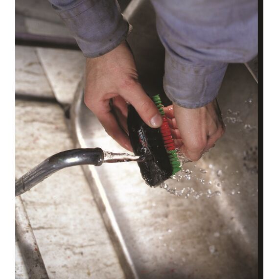 Vikan Nagelbürste hart, kräftige Handwaschbürste für Handwerk und Werkstätten, max. 100°C,115x45 mm, Schwarz, Rot, Grün