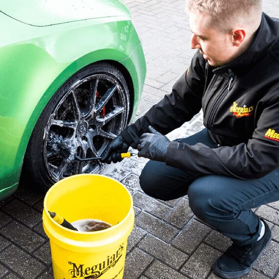 Meguiar's X190700EU Supreme Microfibre Angled Wheel Cleaning Brush, Medium, abgewinkelte Mikrofaser-Felgenbürste