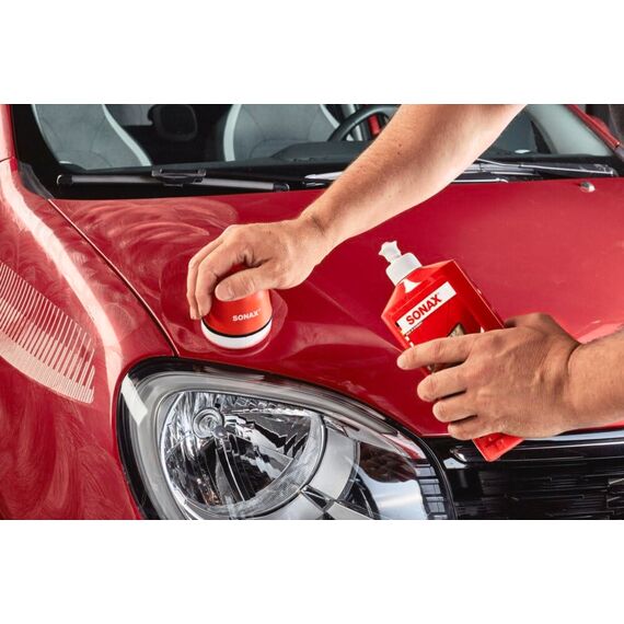 SONAX Polish & Wax Color rot (500 ml) Politur mit Farbpigmenten und Wachsanteilen | Art-Nr. 02964000