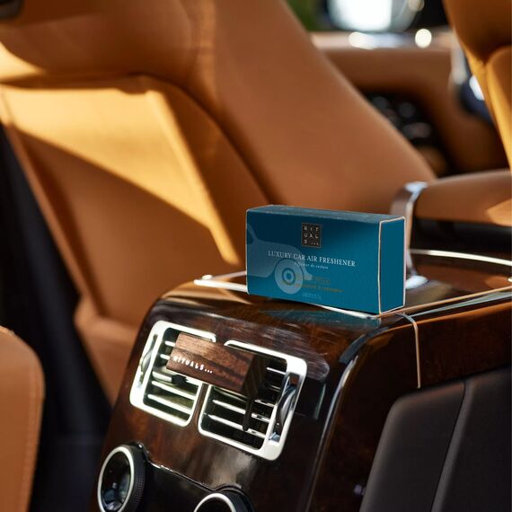RITUALS Parfüm Hammam Auto Lufterfrischer – Duft mit Eukalyptus und Rosmarin – Elegante Holzhalterung – 6 g
