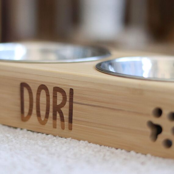 LAUBLUST Futterstation mit Name Personalisiert für Hunde - Natur | Größen M, L, XL - Futternapf & Wassernapf Hund | 2 Edelstahl Fressnäpfe als Hundezubehör | Fressnapf mit Gravur | Hundenapf erhöht